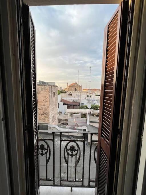A Flat With A View In The Heart Of The Old Town Apartment Bari Bagian luar foto